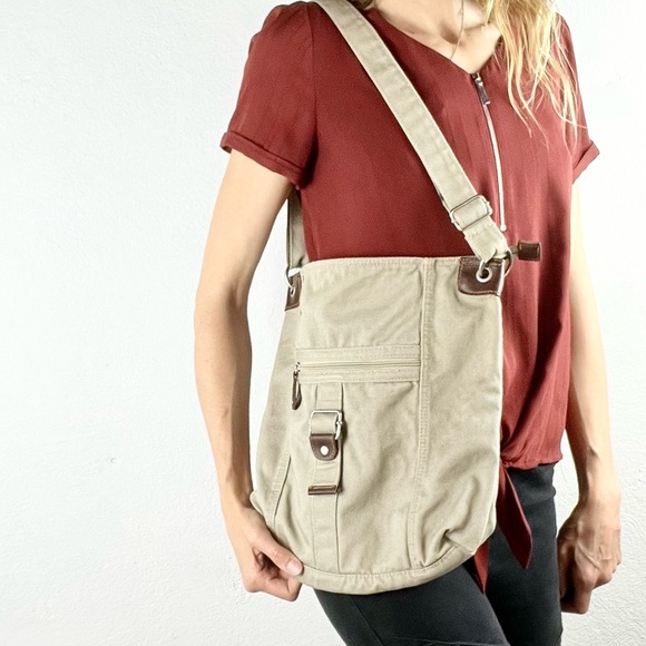 👜 Tan & Brown Faux Leather Trim Adjustable Strap Crossbody Purse Bag - Picture 2 of 10